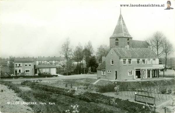 Overzicht van het dorp met de hervormde kerk