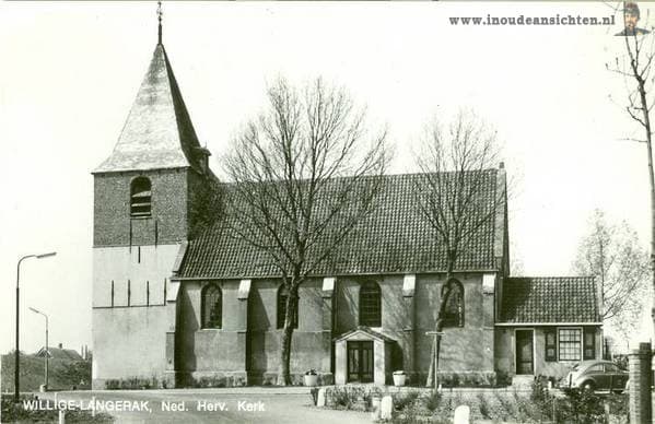 Zijaanzicht van de hervormde kerk